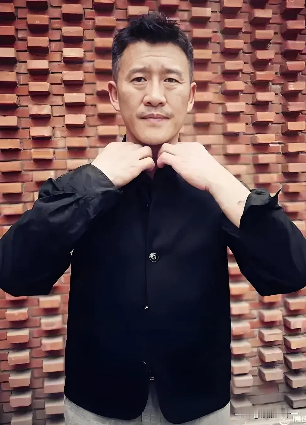 电视剧《扫毒风暴》龙哥，我发现他身上有个最大的问题，不是跋扈，也不是抠门