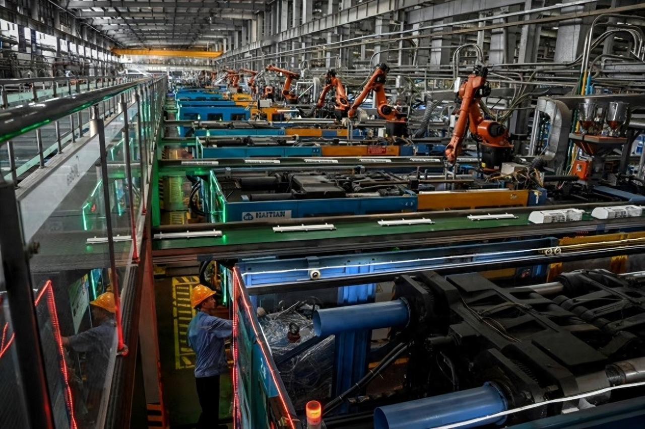 美国港口不准自动化，办公室限制AI：技术浪潮里，美国为何“踩了刹车”？ 