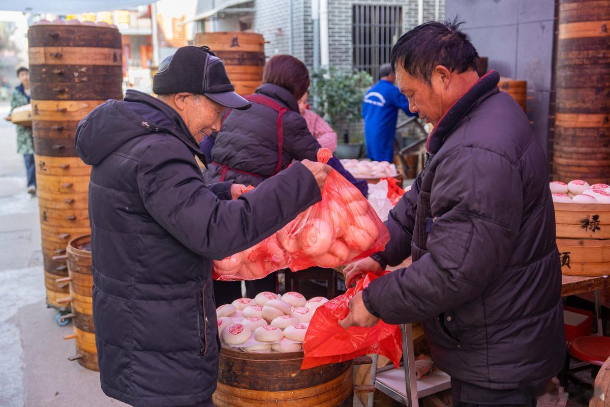 【紧急求救：家有老人的注意了】郑州市金水区农业路与经三路（地址不太确切）附近，最