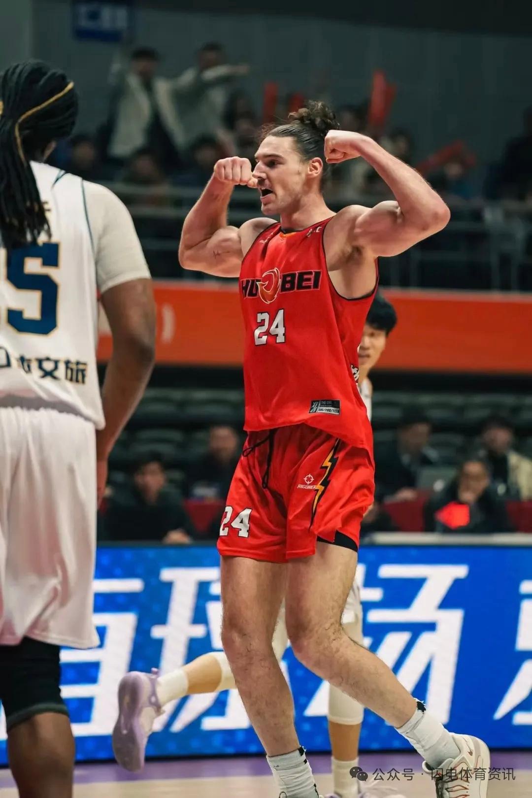 邱彪最后悔的是本赛季没签回来威金顿和摩尔。威金顿在广州队是绝对的核心，得分、串联