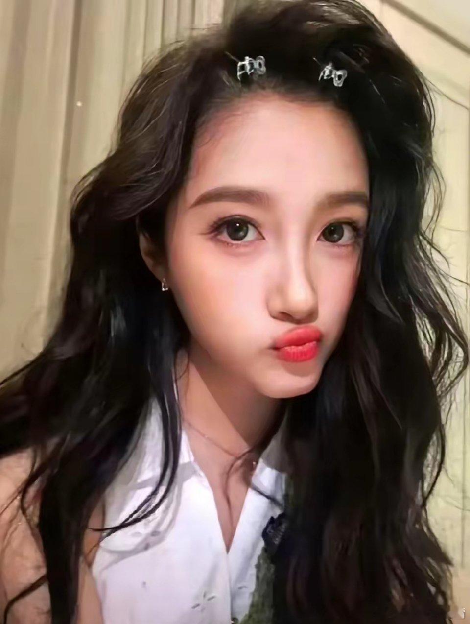 最近关晓彤鹿晗的行程轨迹也太好嗑了吧！​咱就是说小情侣玩起