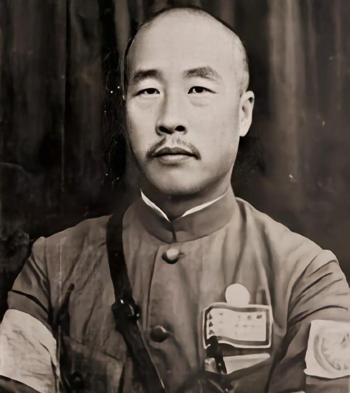 1929年5月19日，西北军主帅冯玉祥在陕西华阴县展开军事会议上，在军事会议上，