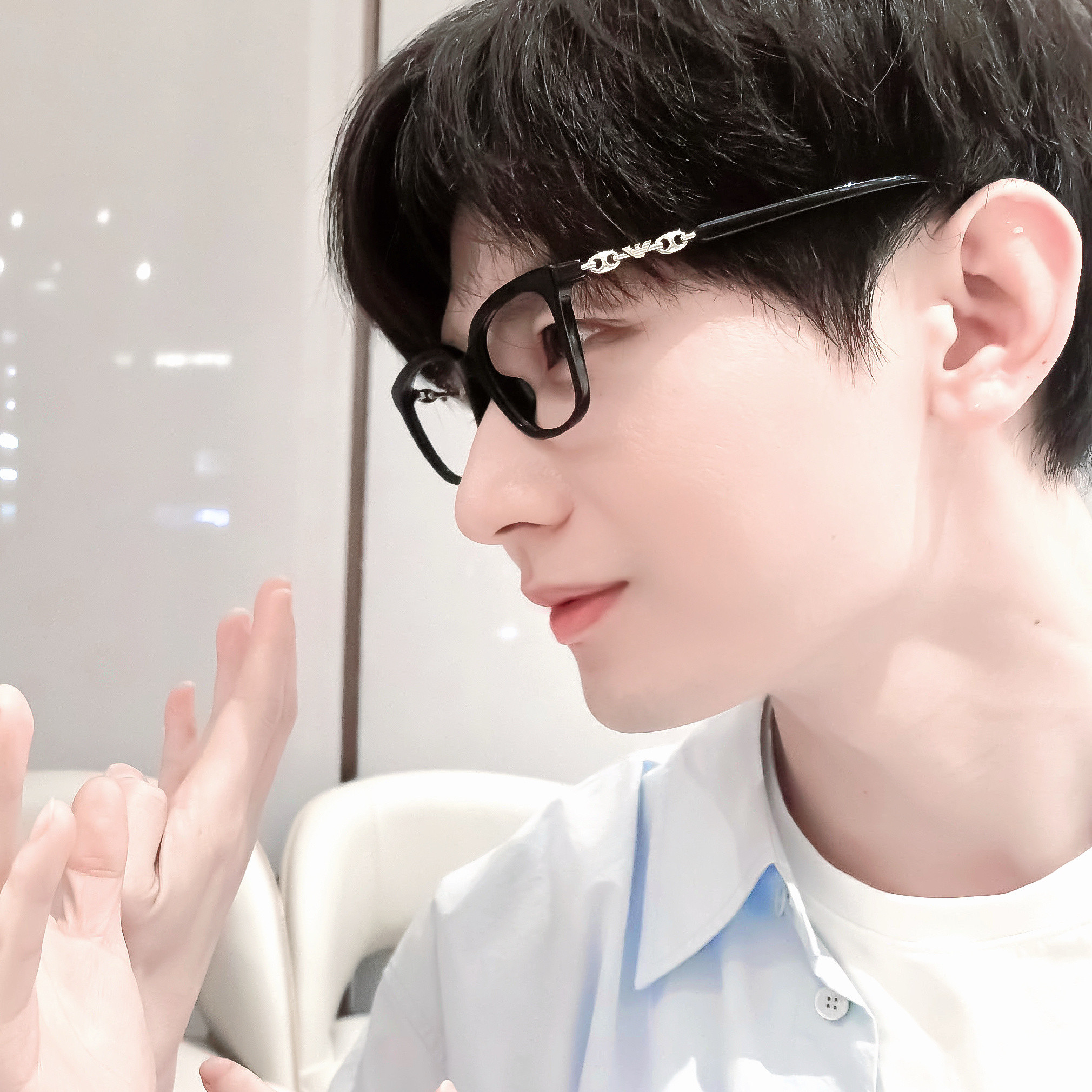 😼成毅