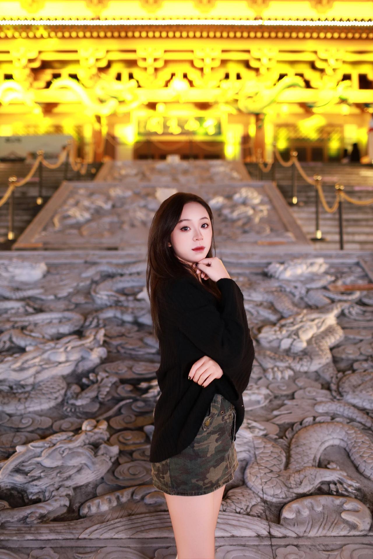 偶遇古镇，随拍几张。女生拍照姿势夜景人像长腿女神摄影爱好者