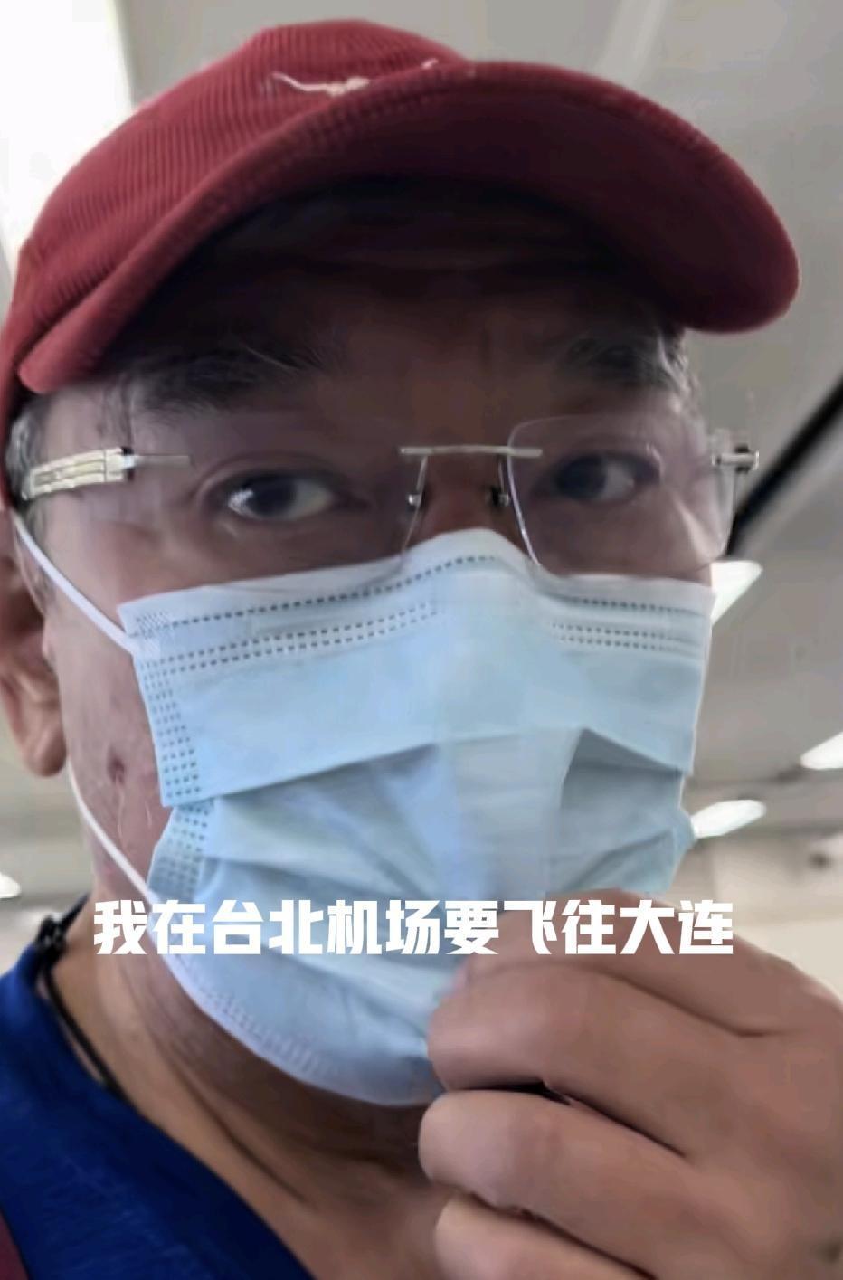 李立群深夜没打一声招呼，戴着口罩直奔机场，当晚航班落地大连。到了地方第一件事不是