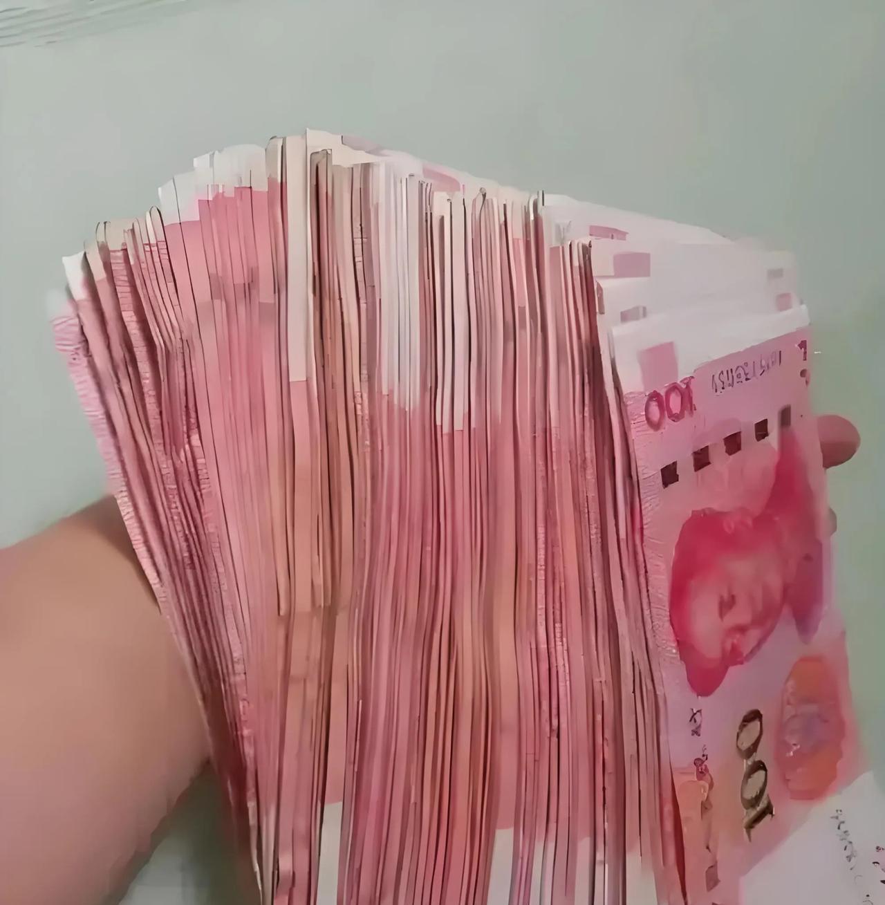 今年两个农历六月，孩子过了两次生日。花费不少，但收入也颇丰！花费：在餐馆吃饭，