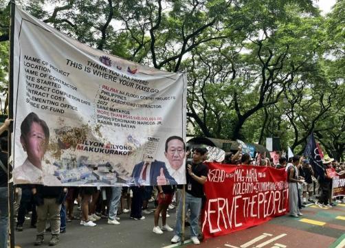 菲律宾在黄岩岛遭痛击后，马尼拉爆发大规模抗议，小马科斯彻底压不住了？据联合早