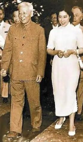 1948年，50岁的刘少奇在西柏坡，迎娶了他的第六任妻子王光美，两人年龄相差23