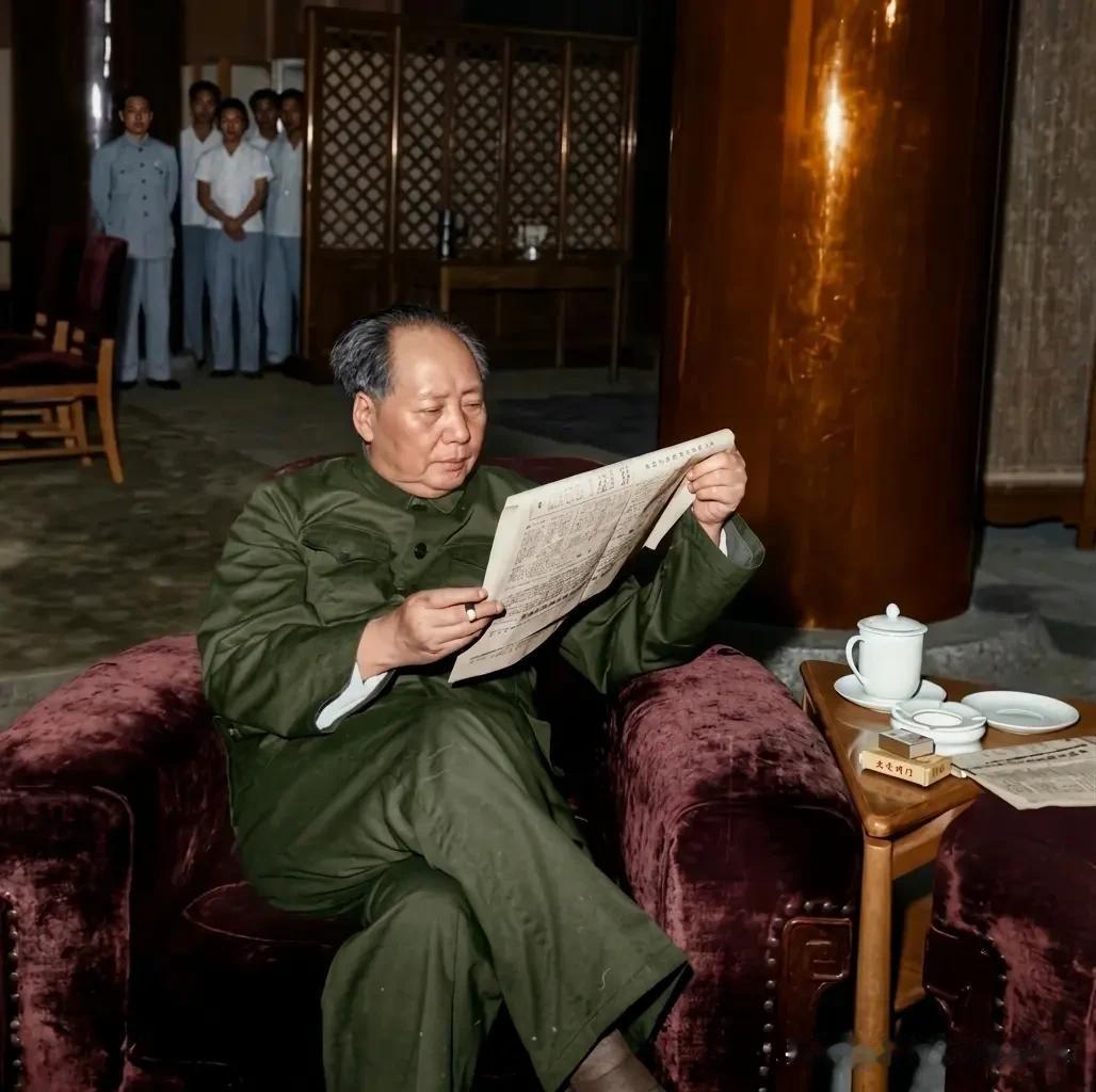 人民对主席的思念与日俱增，这是辩证法的胜利，也是毛泽东思想的胜利，更是人民的胜利