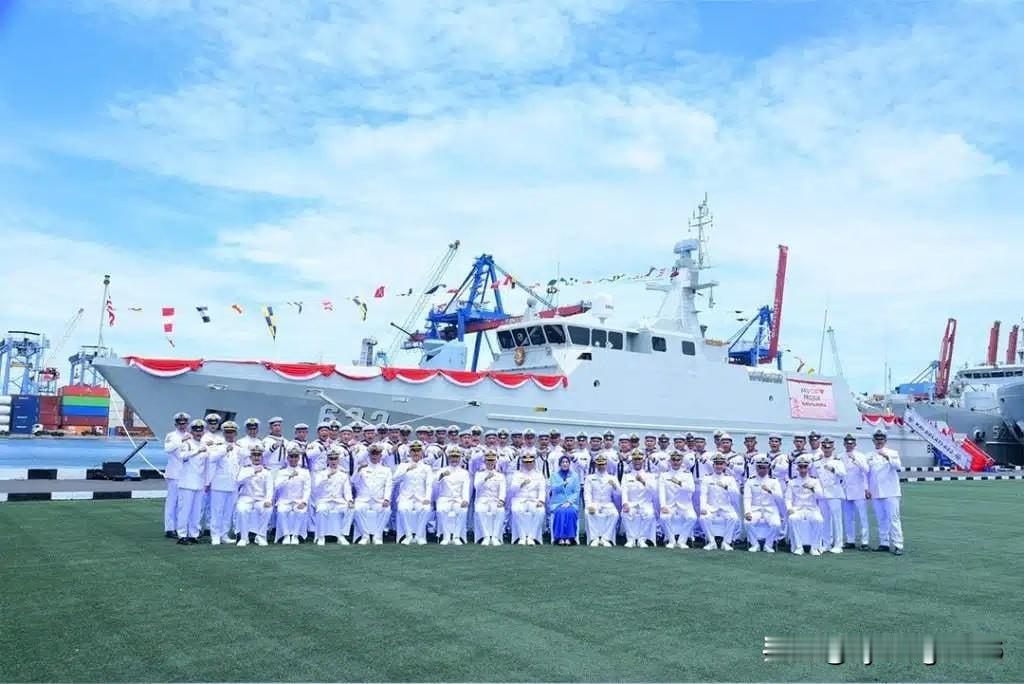 🚤🇮🇩印尼导弹艇“贝拉蒂”号正式服役10月24日,印尼海军正式将新型