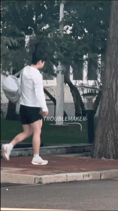 9月5号下午，孙颖莎直接在体总那儿上了训练大巴，明儿一早就动身去澳门，备战冠军赛