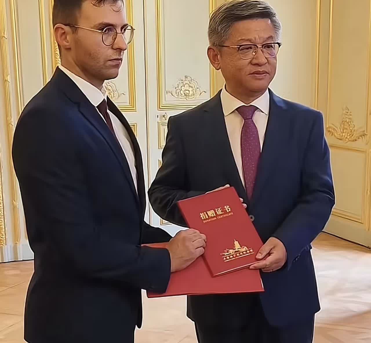 后续来了！马库斯捐了照片，没拿到大家猜的国瓷礼，收到的是