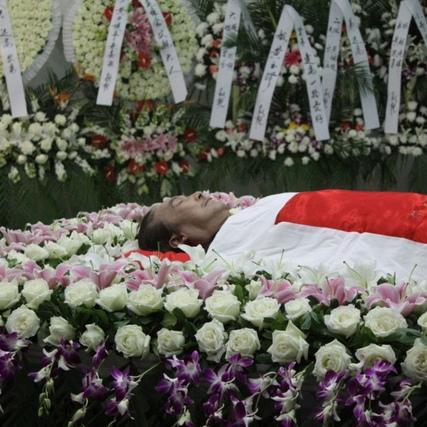 “秦五爷”黄达亮葬礼，一张罕见的留影，拍摄于2013年11月16日，地点是上海，