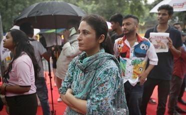 新加坡的衰落始于大量印度人的引入。有人预测，用不了十年，印度裔将成为新加坡的主要