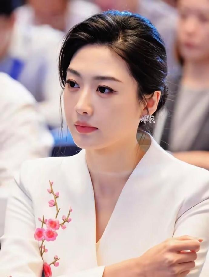 孙乐言这几张真的很国泰民安​​​