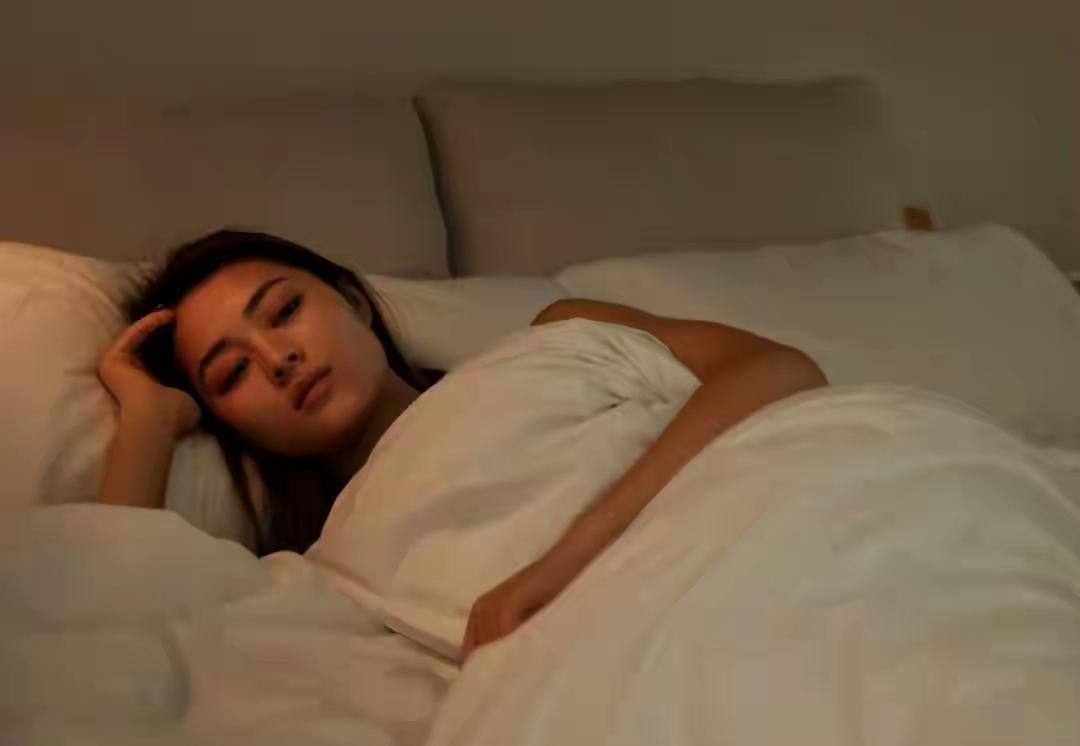 女生裸睡，需要脱掉内衣和内裤吗？试过的人，或能收获这3个好处女生裸睡通常指脱