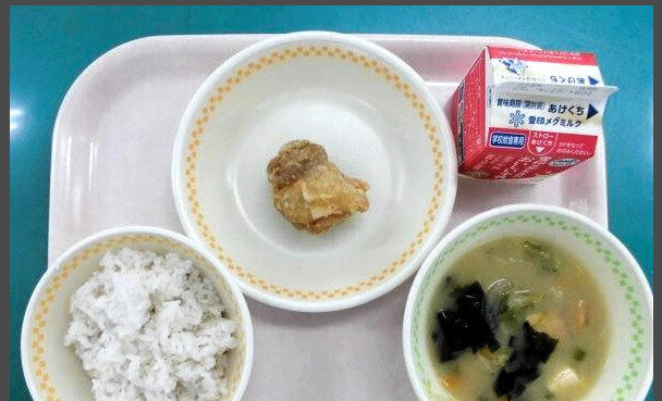 日本人吃糠咽菜真可怜我勒个去！真不是我跟你瞎掰，现在日本