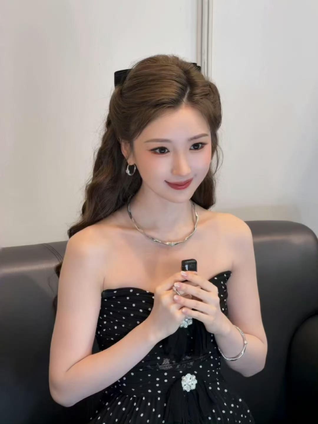 彤彤女神好美呢[滑稽笑]毛晓彤