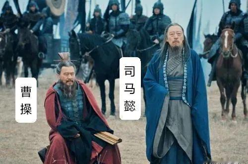 曹操大宴群臣，唯独司马懿的酒杯里是白水，司马懿抿了一口，曹操问他“仲达，这美酒如