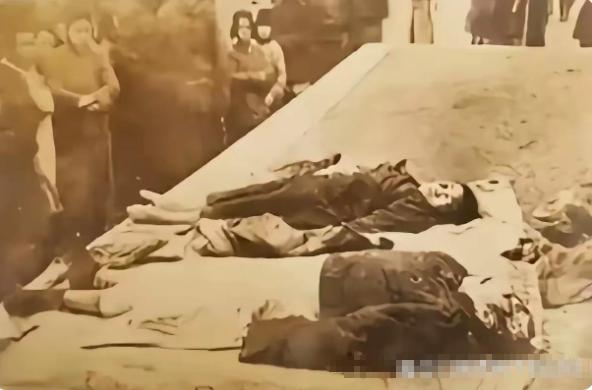 1925年，郭松龄夫妇兵败被处决后遭暴尸三日，妻子连鞋都没穿，死状极其凄惨。