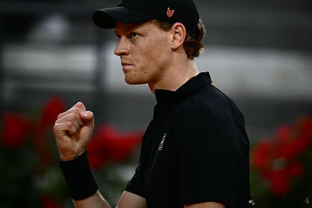 昂首晋级🔥ATP1000罗马大师赛1/4决赛，头号种子辛纳开场连下8局，以6