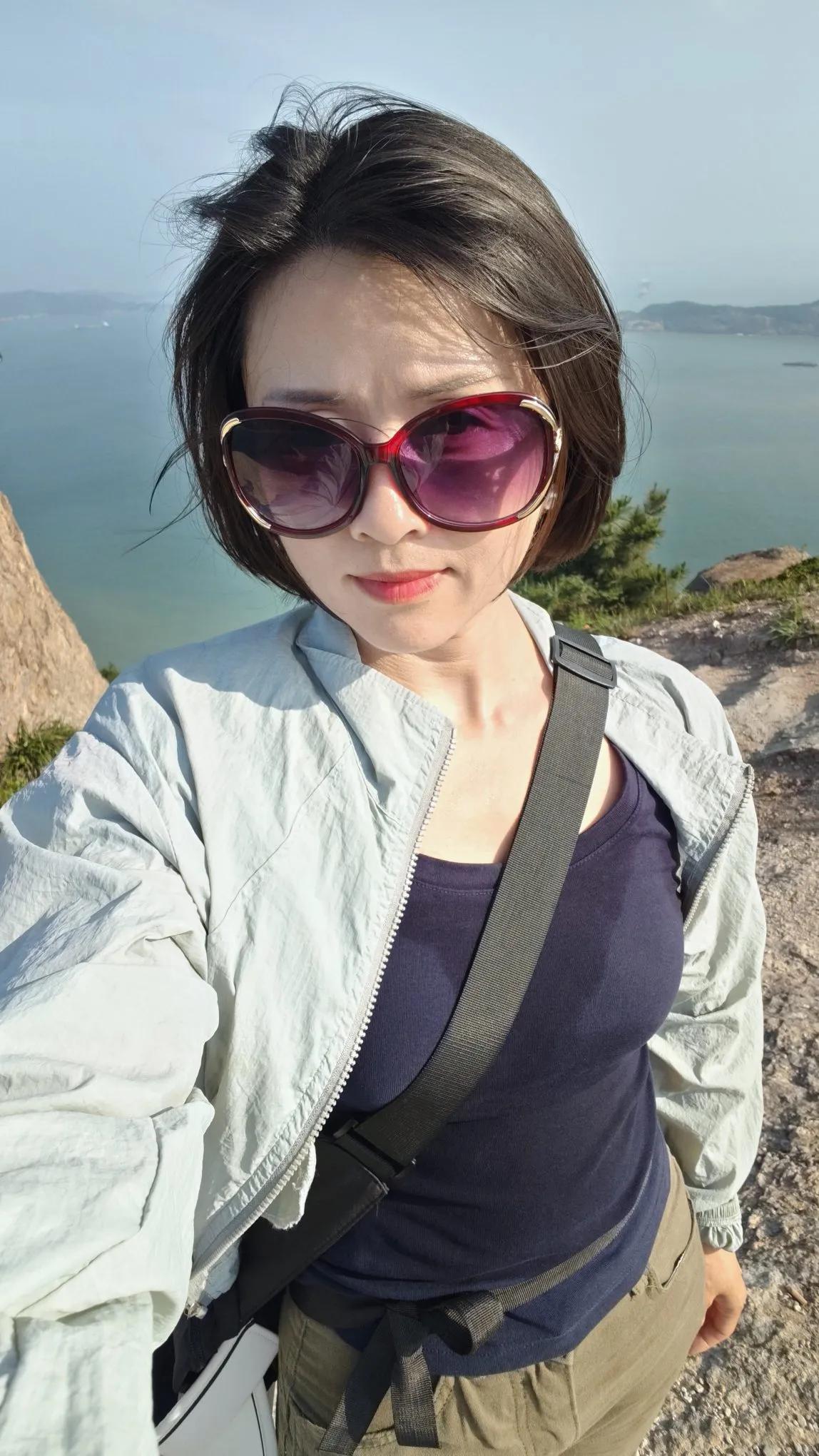 昨天听我大姐说，村里的一个三十几岁光棍汉子上门给人家有两个儿子的寡妇当顶梁柱，大