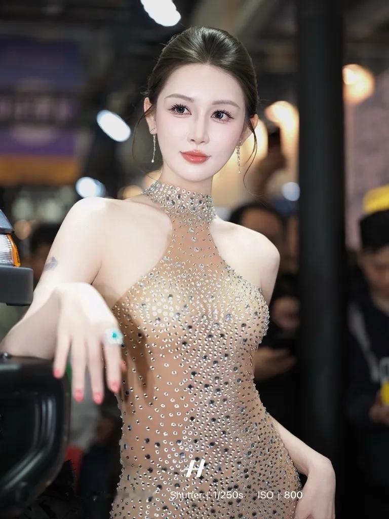 璀璨夺目的晚宴礼服，闪耀的珠宝，优雅动人！💃✨