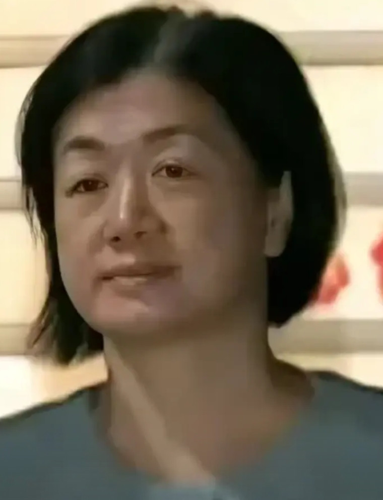人抓了钱没了，怎么办呢？作为云南铜业海外项目的前负责人，她2010年带着贪污的