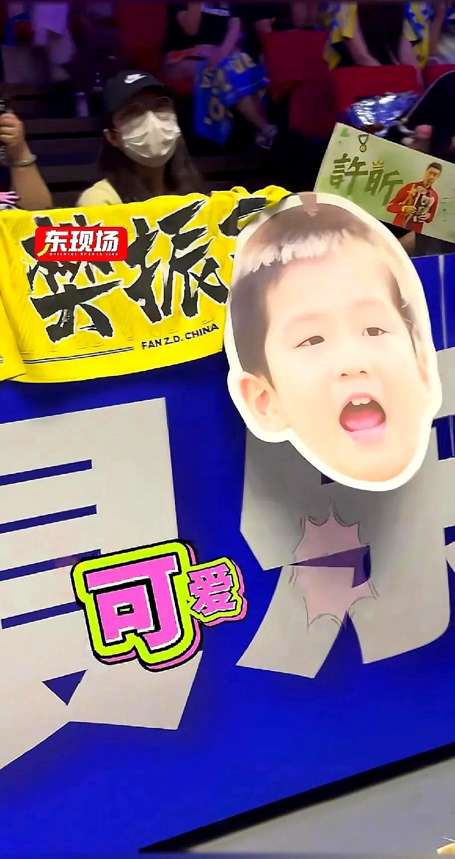繁星也是懂得为东哥造势的，把幼东东拉出来给东哥加油。要说最会搞事情的还得是《