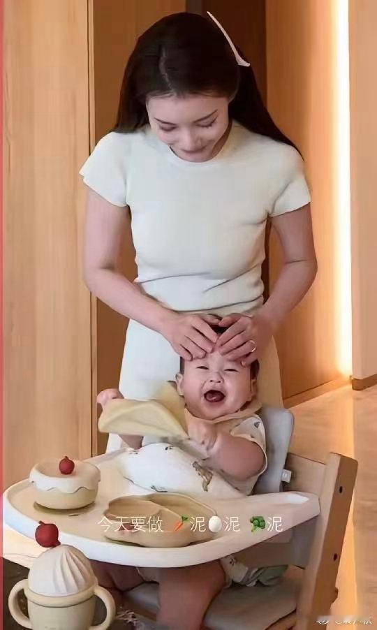 马筱梅晒出汪宝清晨五点喝奶的画面，豪门儿媳也得自己带孩子​​​