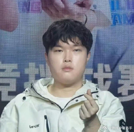 不公平!为什么文波输了就换大师，大师输了不换文波！！Wenbo或重返BLG首发曝