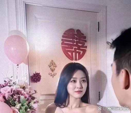 这不对吧，伴娘看新郎的眼神都拉丝了​​​