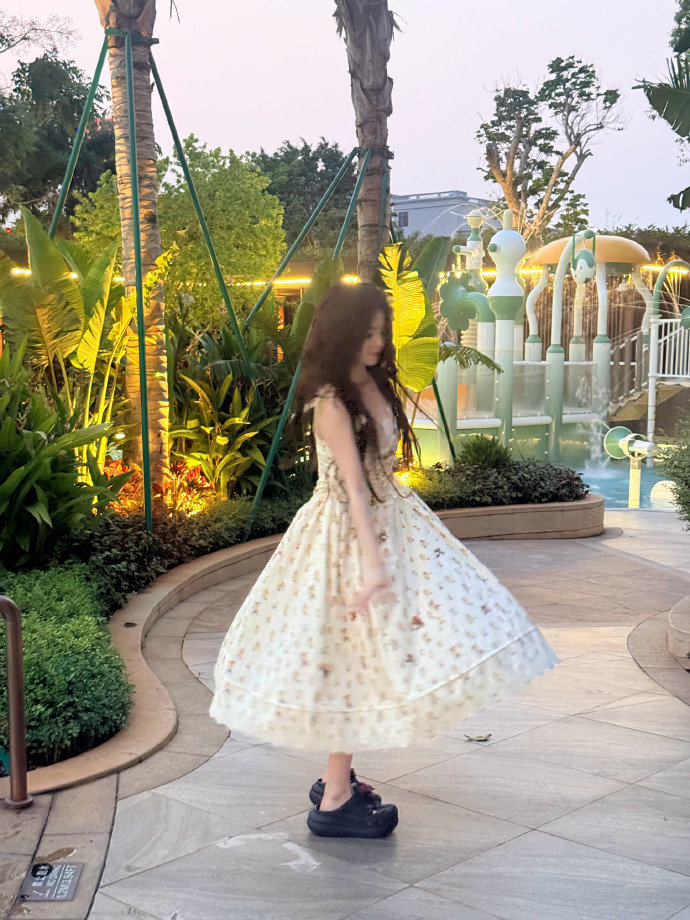 白鹿提前感受了夏天白鹿夏天live白鹿夏天live，是提前感受了夏天的白鹿