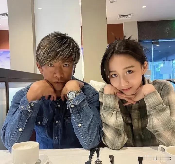 木村拓哉和工藤静香的两个女儿，长相比爹妈年轻时候真的差远了。所以这姐妹俩要不