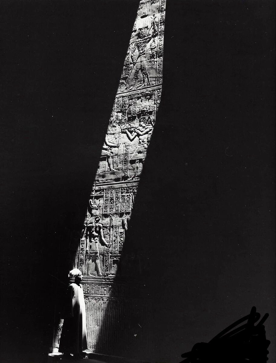 我朋友二十多快三十岁的时候，经常会被没礼貌的人问：“你这把岁数了怎么还不结婚啊。