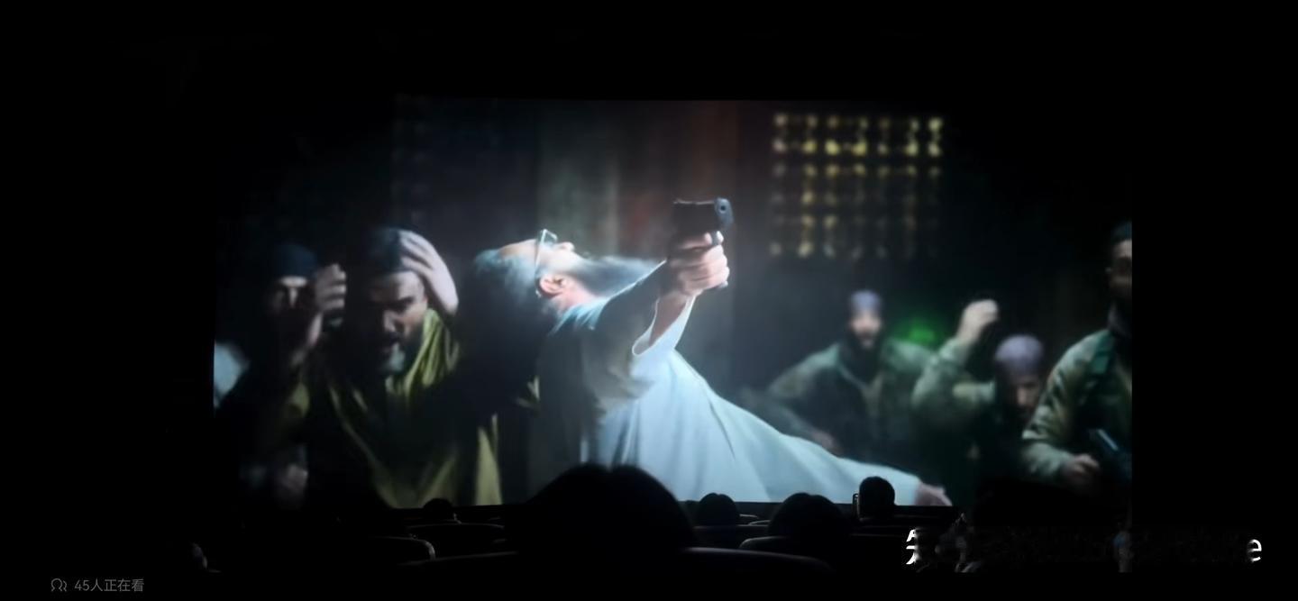 孩子们其实联合早报说的是对的，你们看的其实都是闹钟阉割版，正版里校长抬枪要杀马俊