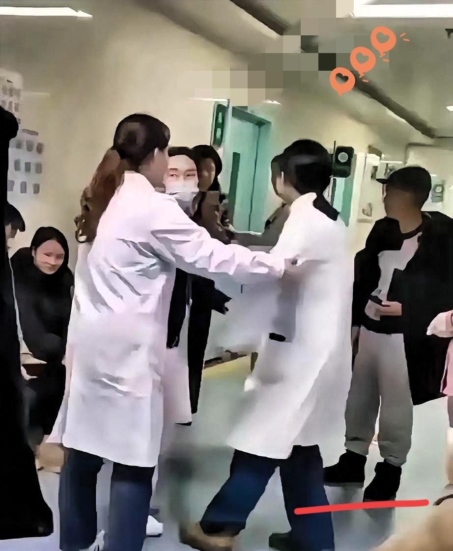 真的太离谱了！谁能想到，一台普通小手术，一把手术刀的耗材费，居然能和手术本身费用