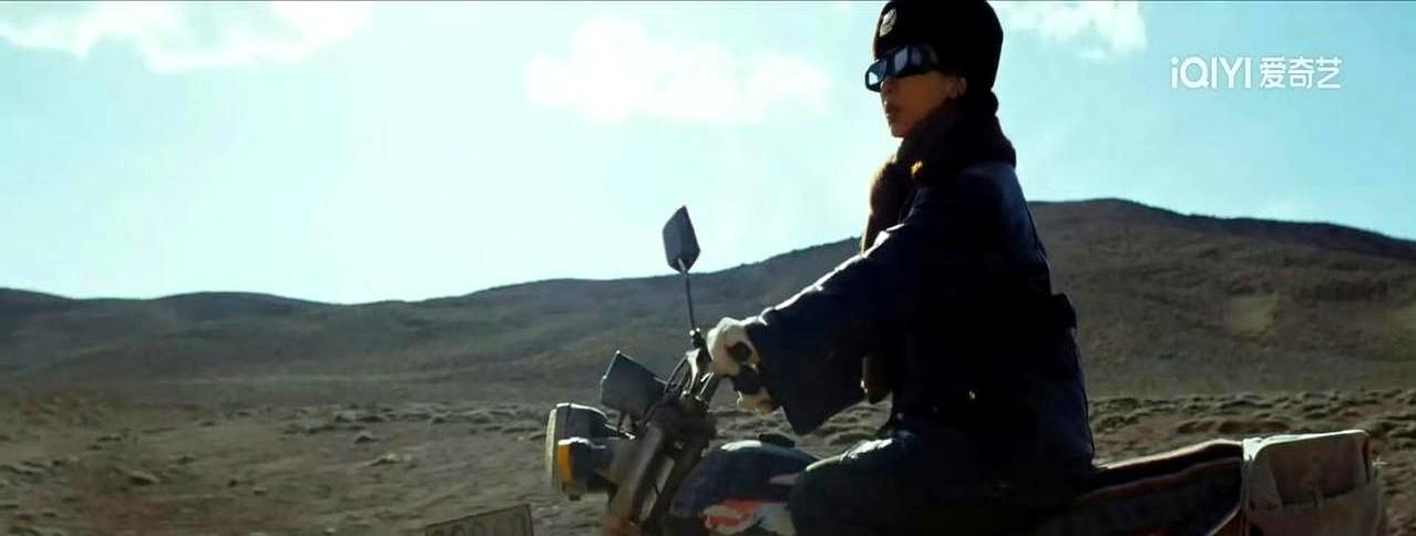 杨紫骑摩托这一下，扯下了多少演员的“皮”？零下25度，海拔4800米。脸上