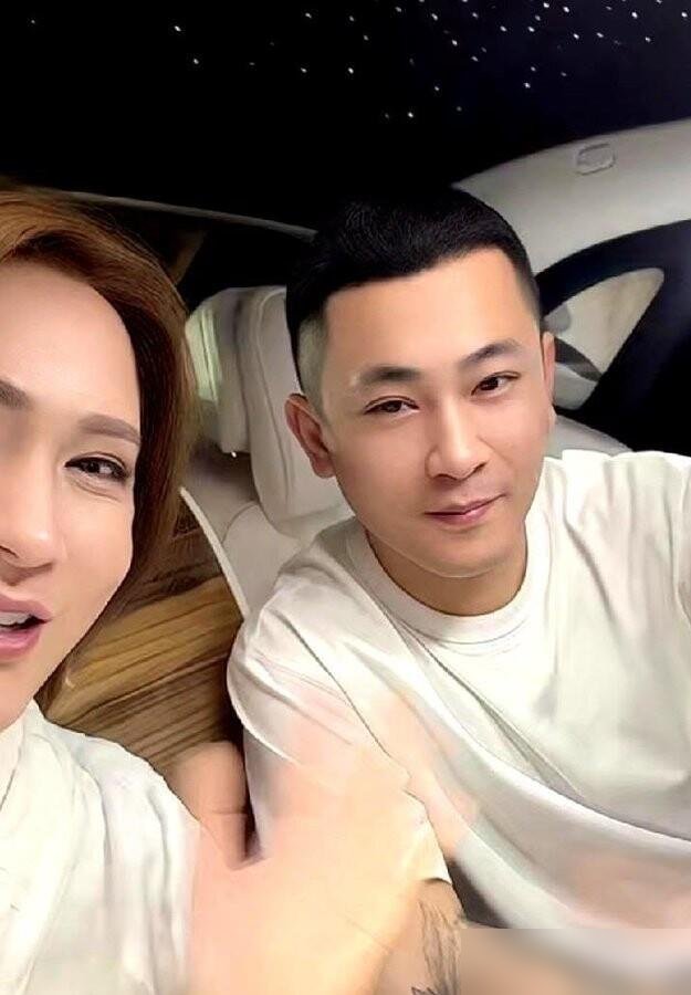 吴迪直播间直接掀桌子了：当年我挺辛巴，结果被全网围着打，那帮称兄道弟的，一个没站出来。老葛、红人、宇