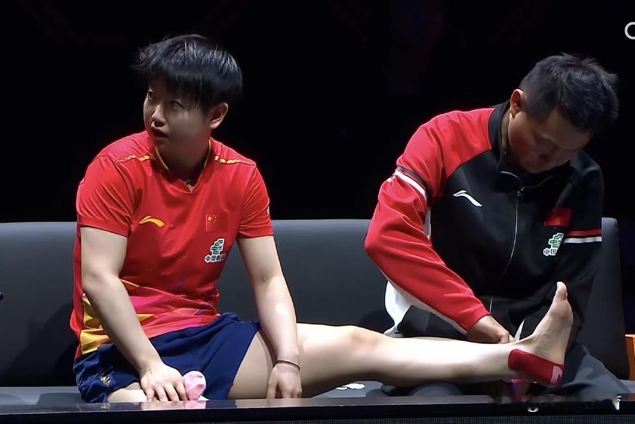 心疼孙颖莎[哭哭][哭哭]莎莎的脸色苍白，一脸疲惫，这应该貌似是她国际比赛第一次