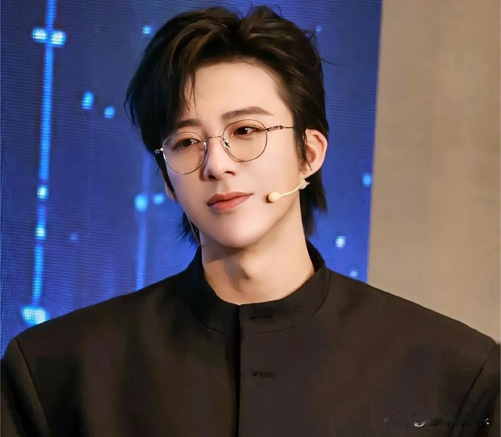 刘宇宁大连开唱：六年之约，以爱之名奏响家乡恋曲哇塞！刘宇宁时隔六年，终于带着