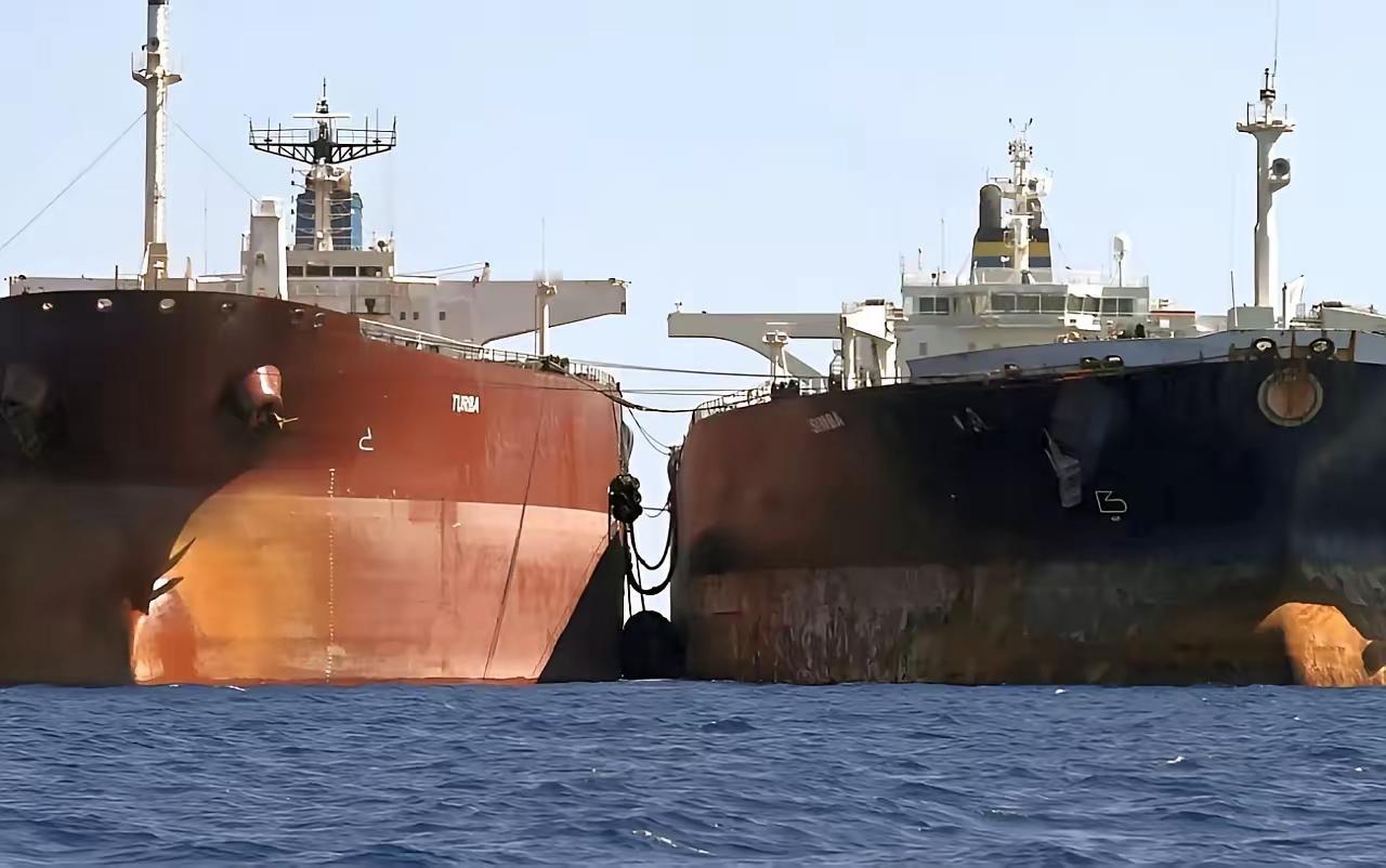 封锁首日遇阻，霸权逻辑难通美国封锁海峡第一天失败了！4月14日，据路透社