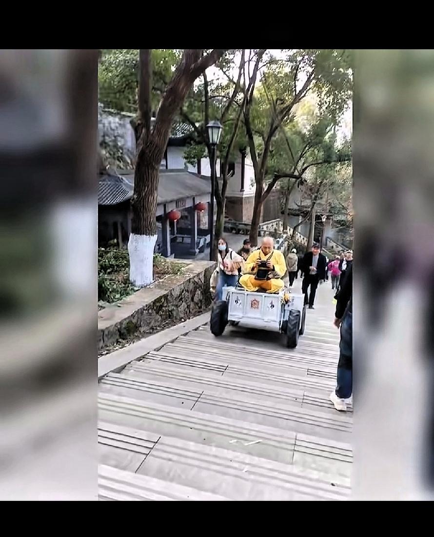 真的是开眼界了！温州僧人登山都这么更核了！此刻他还打坐简直像极了我自己修改