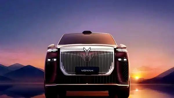 2025年12月3日，岚图汽车旗舰SUV岚图泰山搭载岚海智能超混技术，斩获202