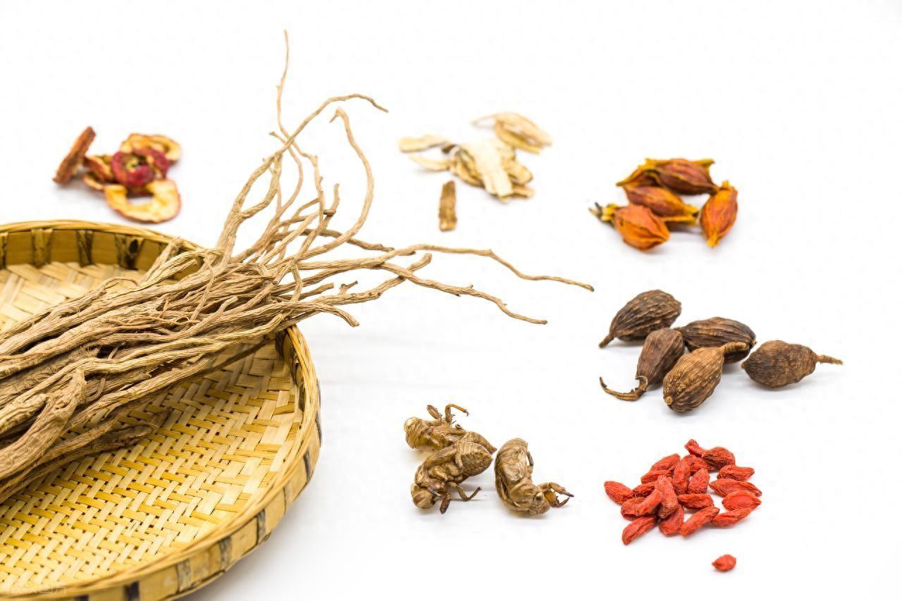 男人过60猛如虎！3味药引火归元，锁住下焦阳气，把元气补进根里内容仅供中