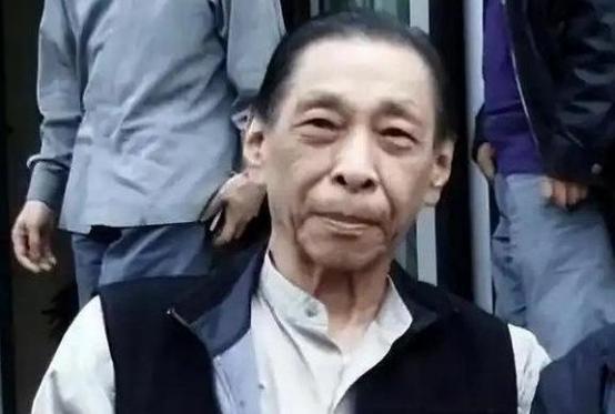 1991年，杜月笙的儿子杜维善来到北京，打算收回父亲购置的四合院，但住户