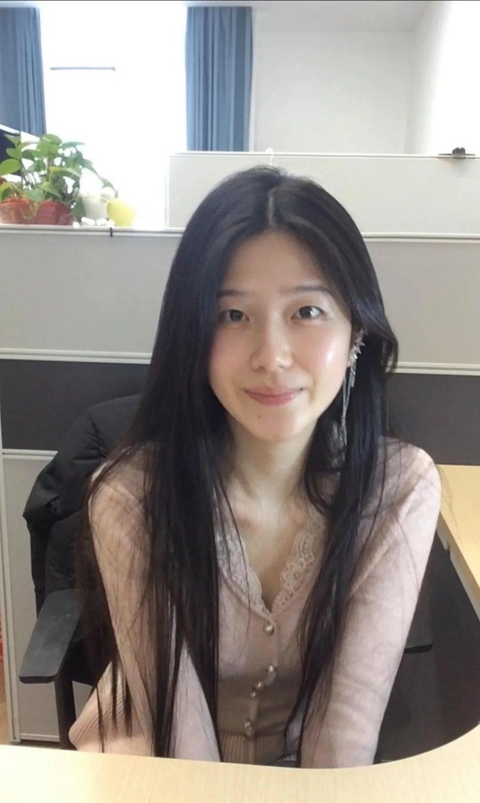 新来的女同事说是素颜没化妆