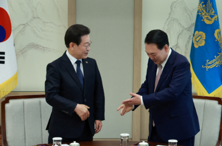 尹锡悦确实不好对付，李在明折腾了这么久，都没能真正给尹锡悦定罪，说明尹锡悦在此之