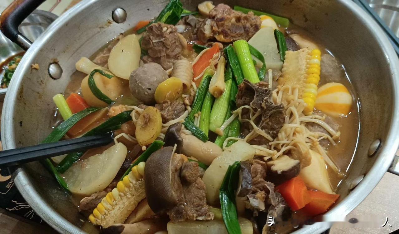 弟媳失业快一整年了，自打没上班那天起，她整个人的生活节奏就彻底乱了套。每天日