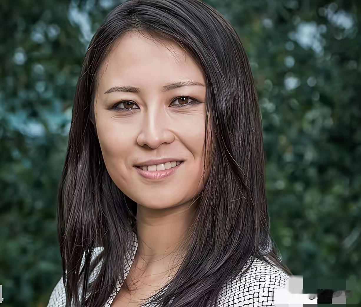 看了爱泼斯坦文件里关于金刻羽的部分，我琢磨的不是风月八卦，而是背后那种赤裸裸的权